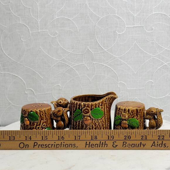 Vtg Squirrel Salt Pepper Shakers Creamer Set Souvenir Canada Hand Painted Cabin - Picture 10 of 16